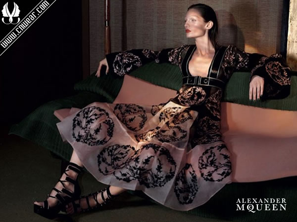 ALEXANDER MCQUEEN (亞歷山大麥昆)品牌形象展示